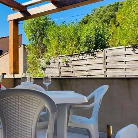 Charmante Maison A 50m De La Avec Terrasse - 5 Couchages A - Fr-1-63-308 بيت للعطل *