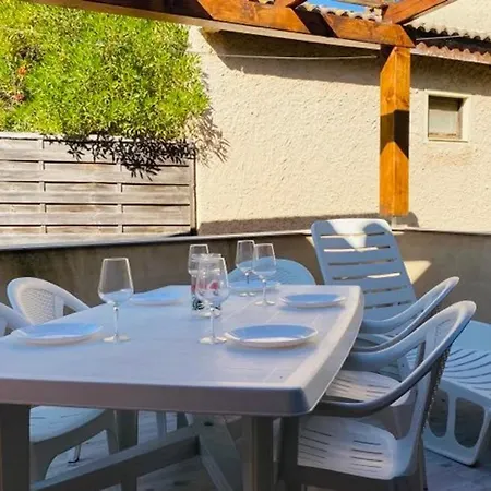 بيت للعطل Charmante Maison A 50m De La Avec Terrasse - 5 Couchages A - Fr-1-63-308 *